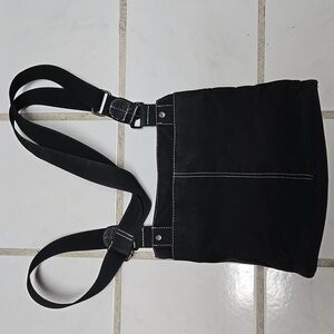 Roots black crossbody purse with 2 different materials, lots of zipper pockets